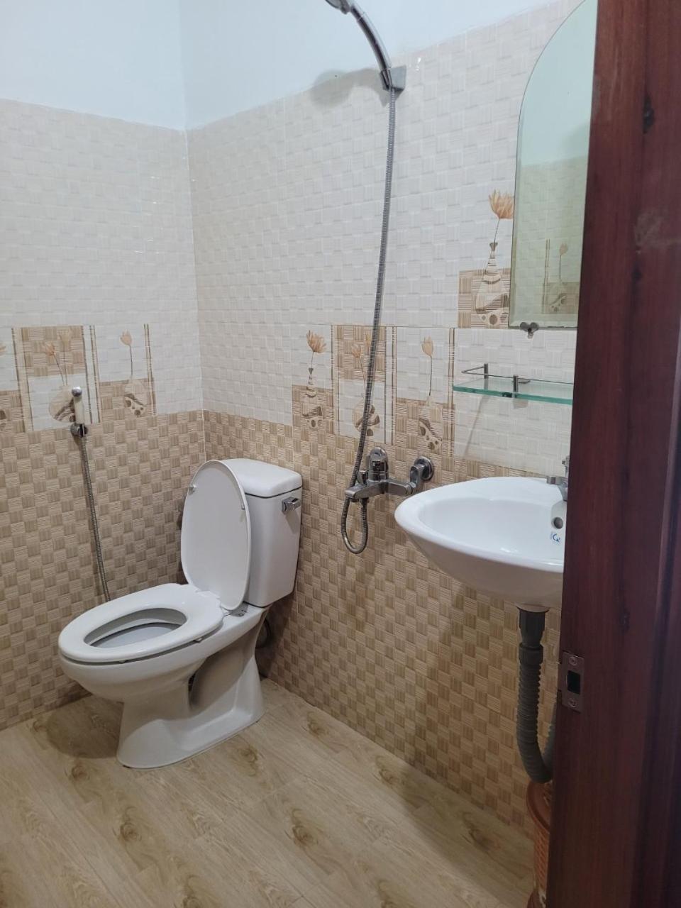 Hostel Ngoc Lien Tuy Hòa Buitenkant foto